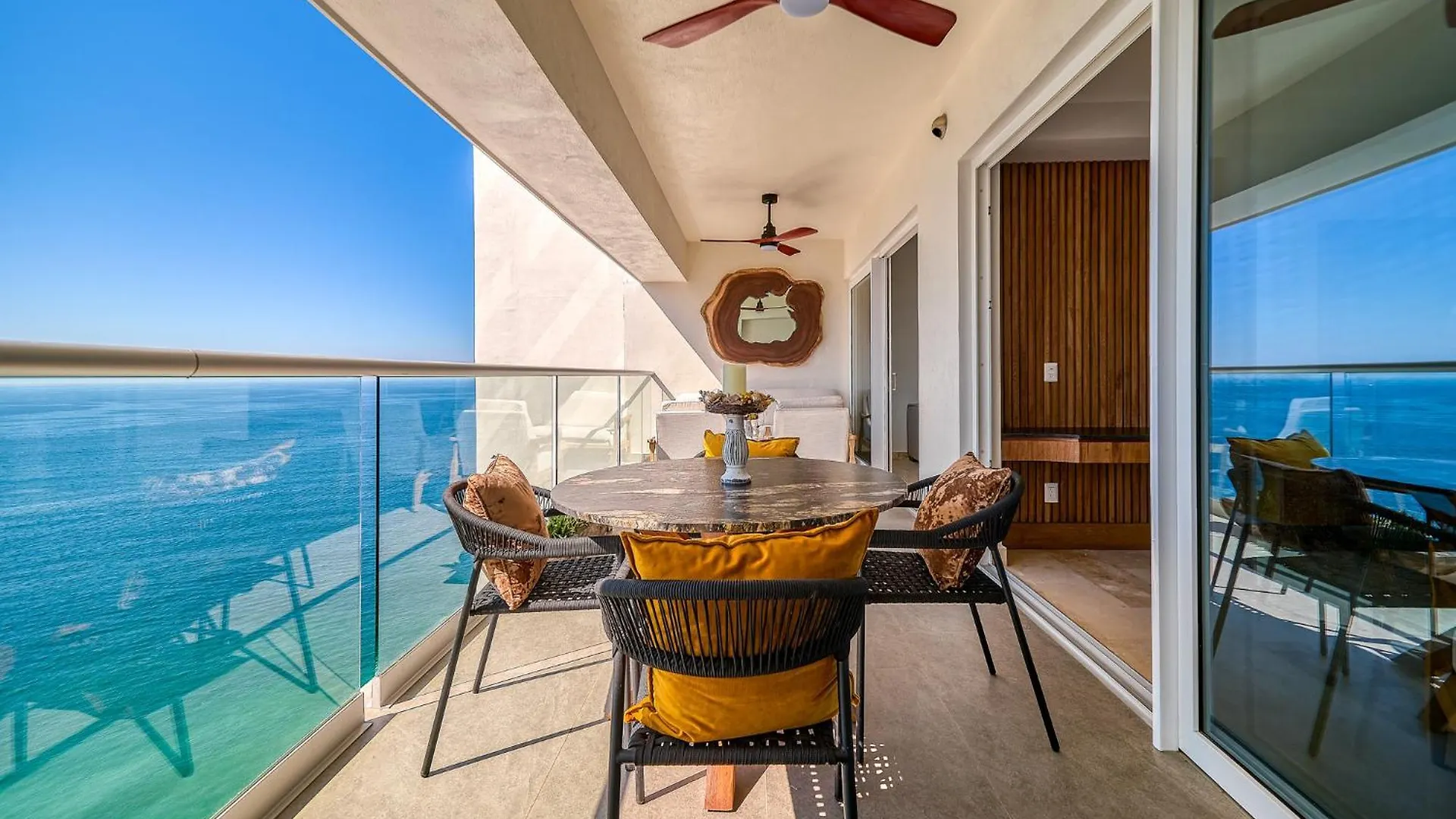 Oceanfront Apartment プエルトバラータ メキシコ